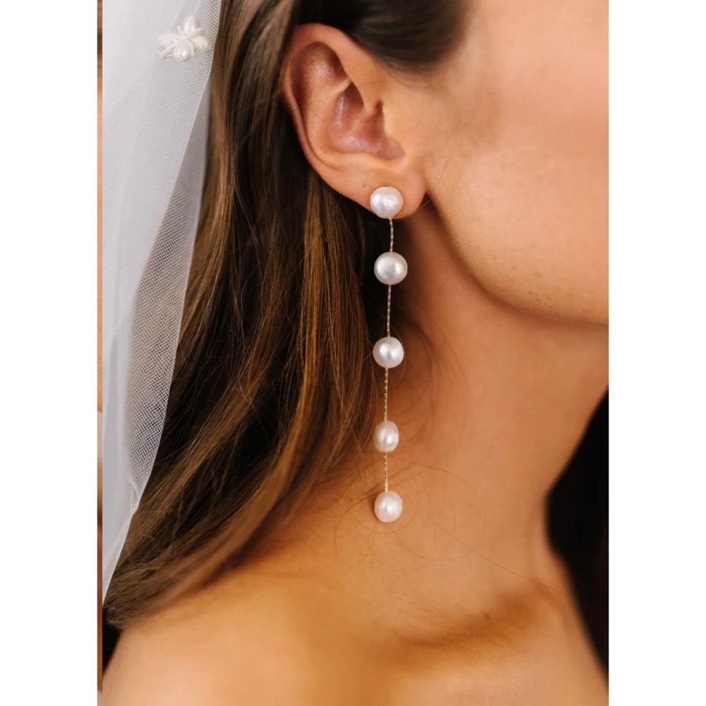 UNTAMED PETALS Pearl Earrings